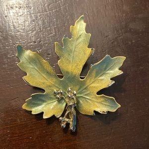 Green Leaf Pin